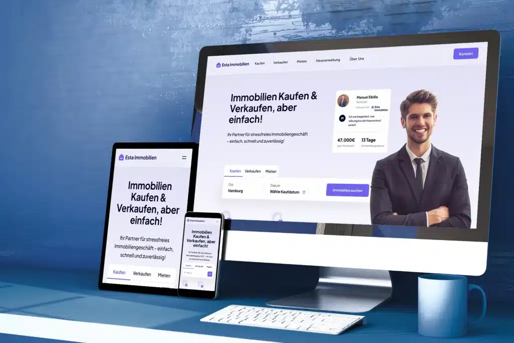 Tisch mit Smartphone Desktop auf denen Startseite für Immobilienmakler Webseite zu sehen ist